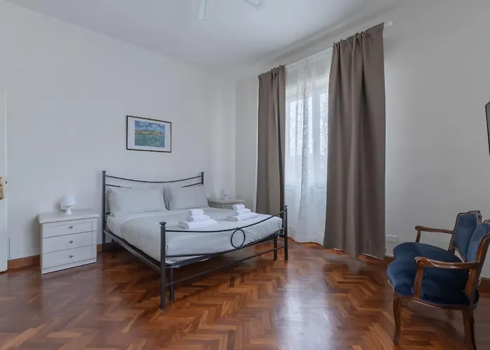 Family Large Apartment In Florence