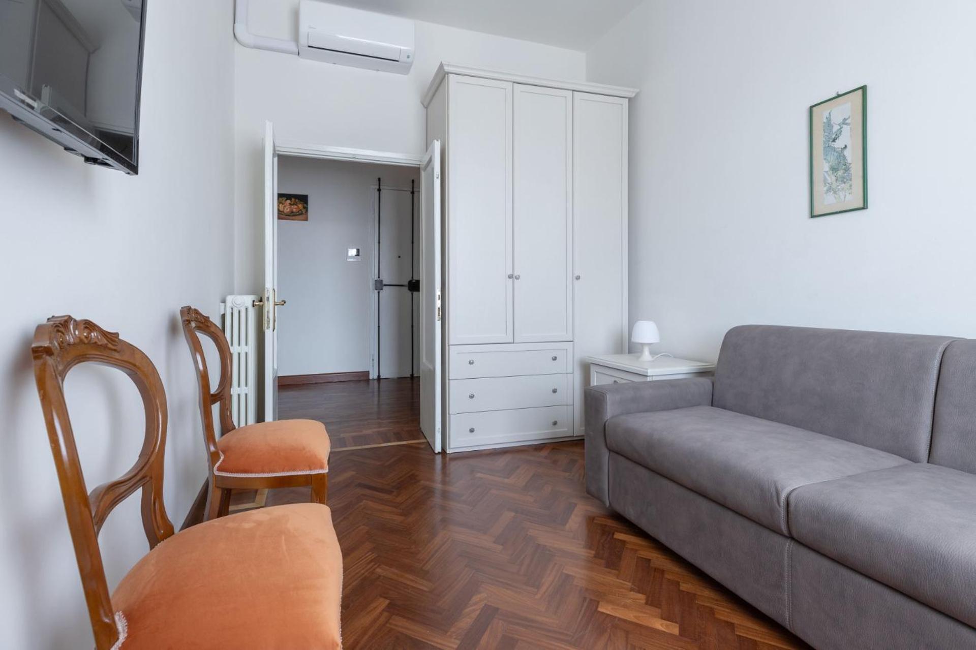 Family Large In Apartment *