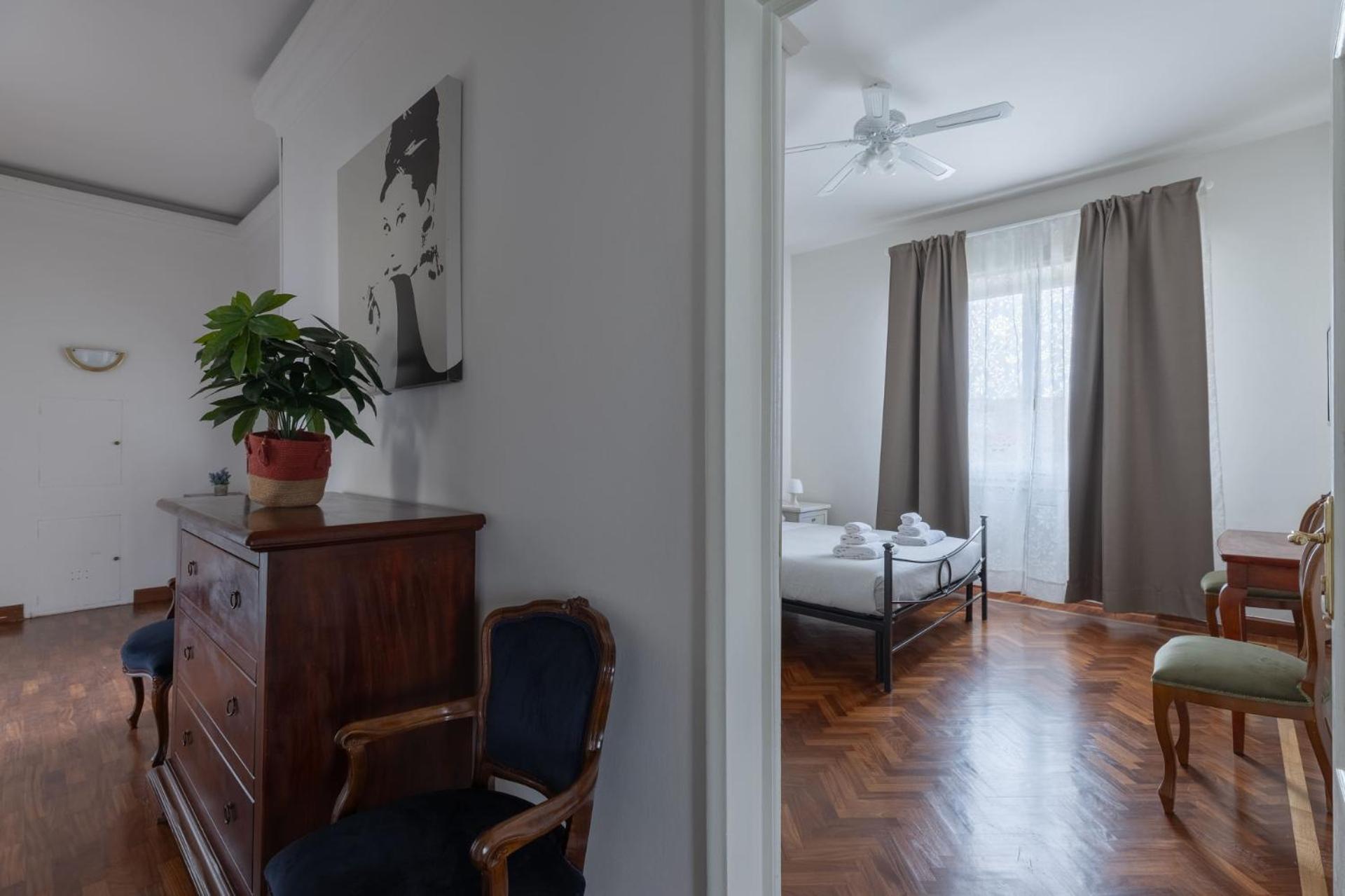 Family Large In Apartment *